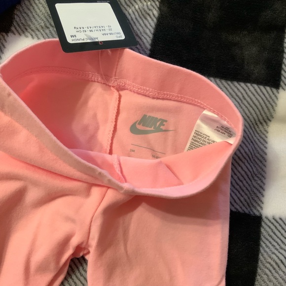 Baby girl Two sleepers,Nike pants and 1 onesie - Picture 3 of 8